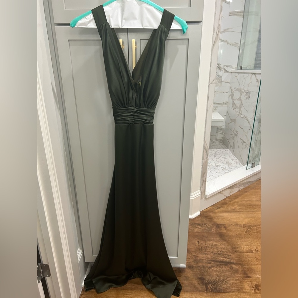 Revelry size 6 heavy satin olive green . Criss cross straps in back.